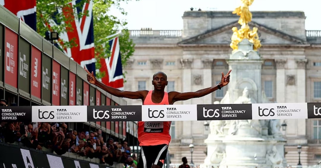 Sawe, el primer hombre en correr maratón en menos de dos horas y ganar en Londres