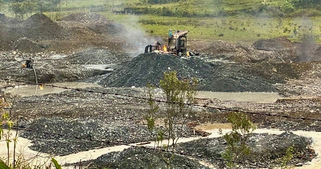 The New York Times denunció mina de oro del Clan del Golfo que opera en base militar