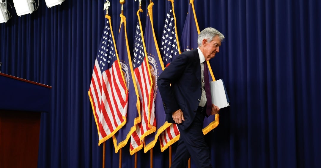 La FED mantendría tipos de interés mientras drama político eclipsa debate monetario