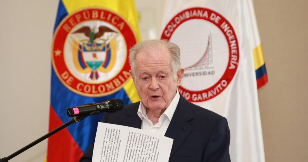 Carlos Sarmiento Angulo dio el discurso inaugural de la cátedra con su nombre