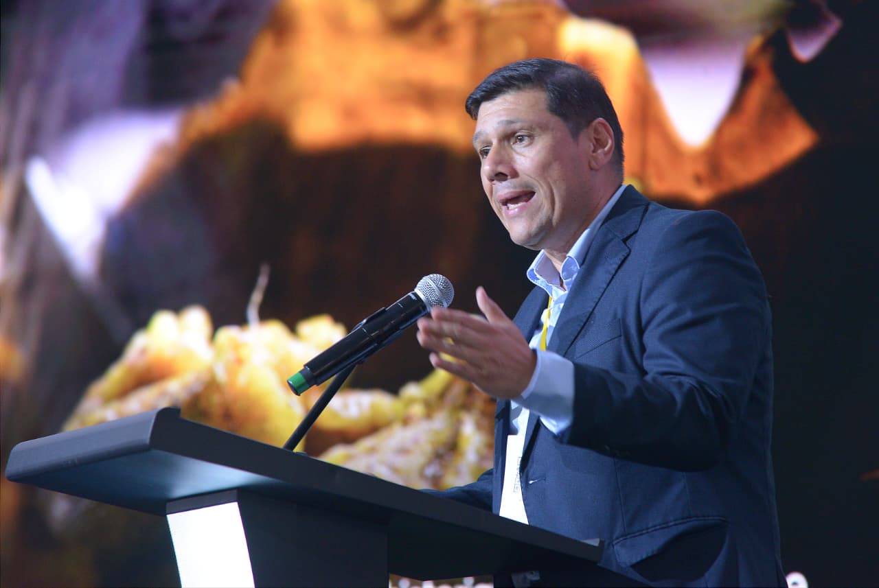 El gerente de Ibagué Limpia y Creador de la Cumbre , Milton Restrepo, uno de los artífices