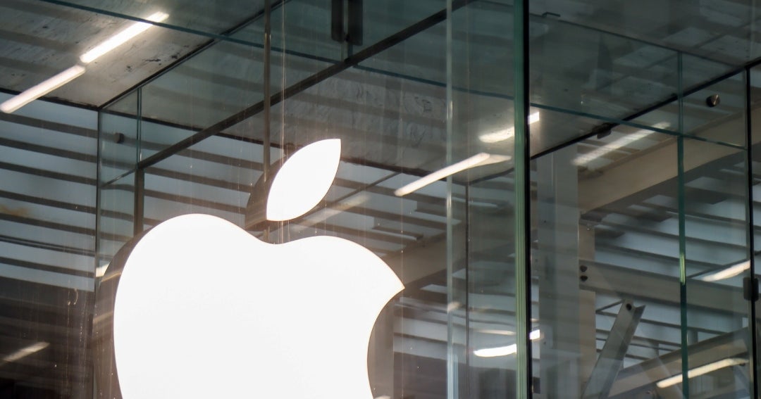 Apple e Intel llegan a un acuerdo preliminar para la fabricación de chips, según WSJ