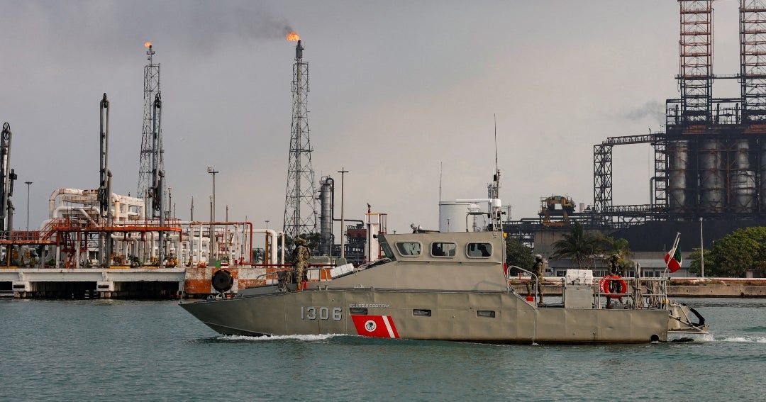 Pemex reportó el envío de 15,000 bpd de crudo y 2,200 bpd de petrolíferos a Cuba