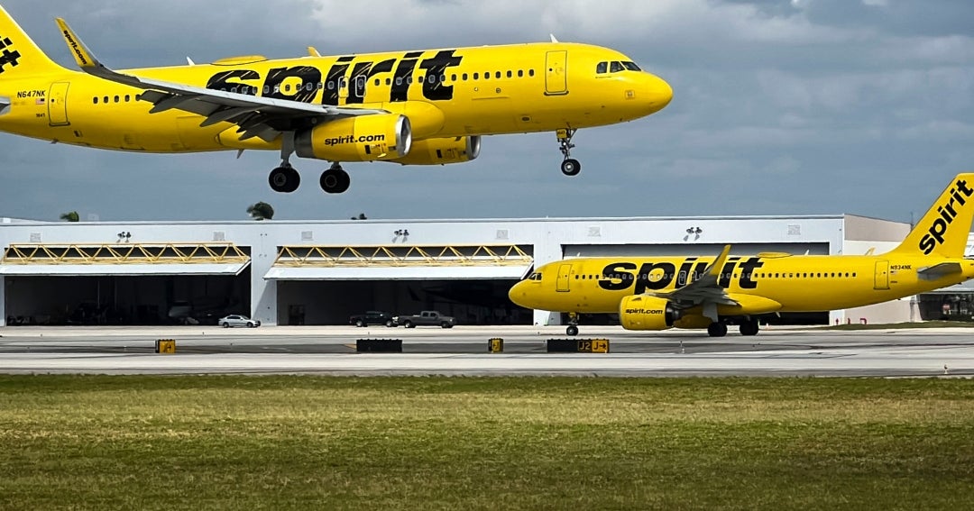 Aerolínea Spirit se prepara para el cierre mientras Trump dice que hizo la oferta final