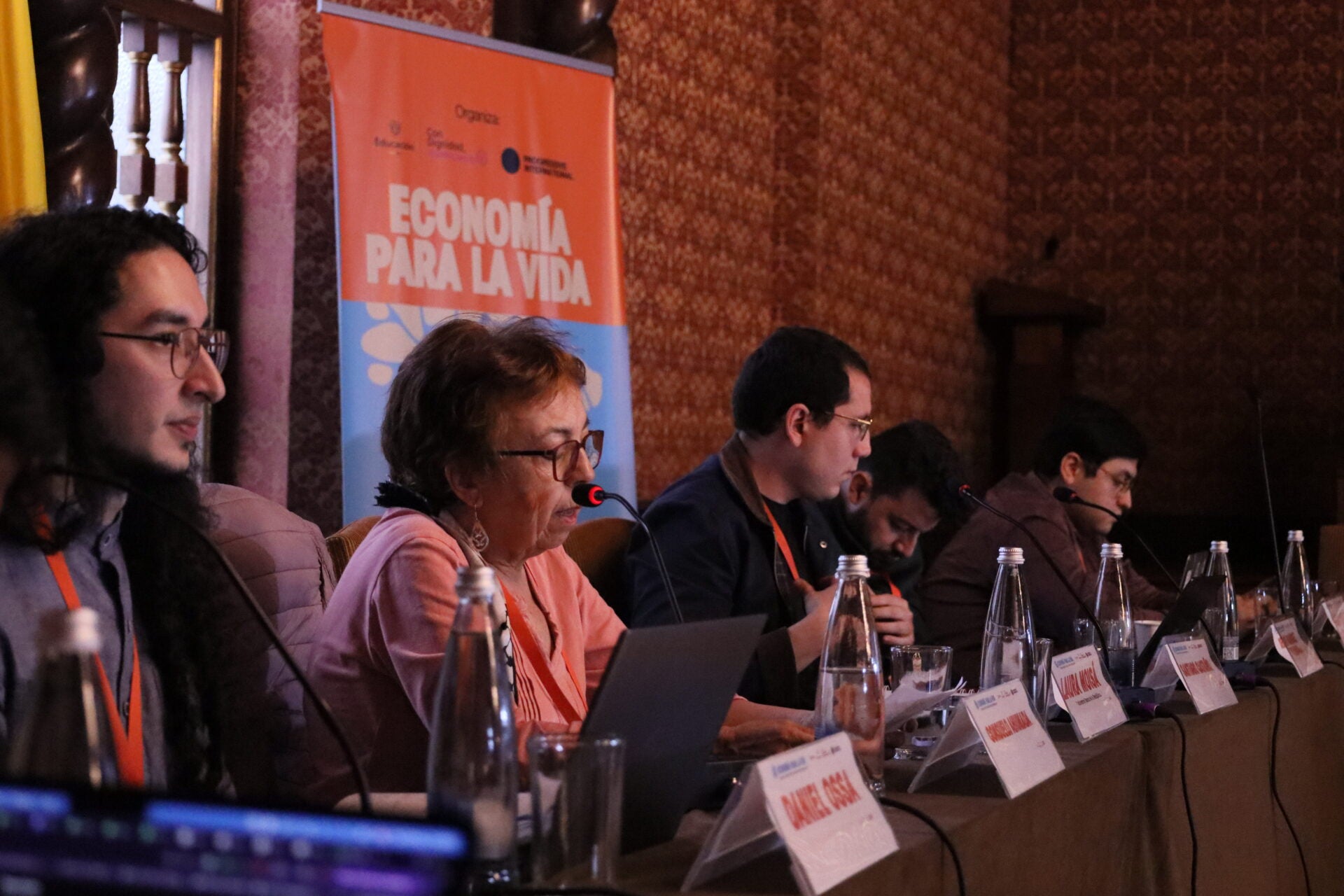 Panel "Por el bien de todos:primero los pobres (empleo y distribución del ingreso)"