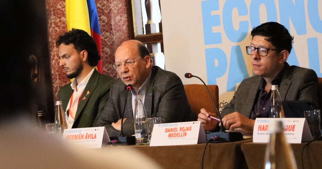 Ministro Germán Ávila impulsa un nuevo debate sobre el orden económico global