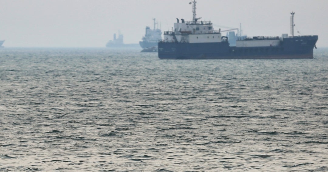 Trump dice que EE.UU. comenzará a escoltar los barcos atrapados a través de Ormuz