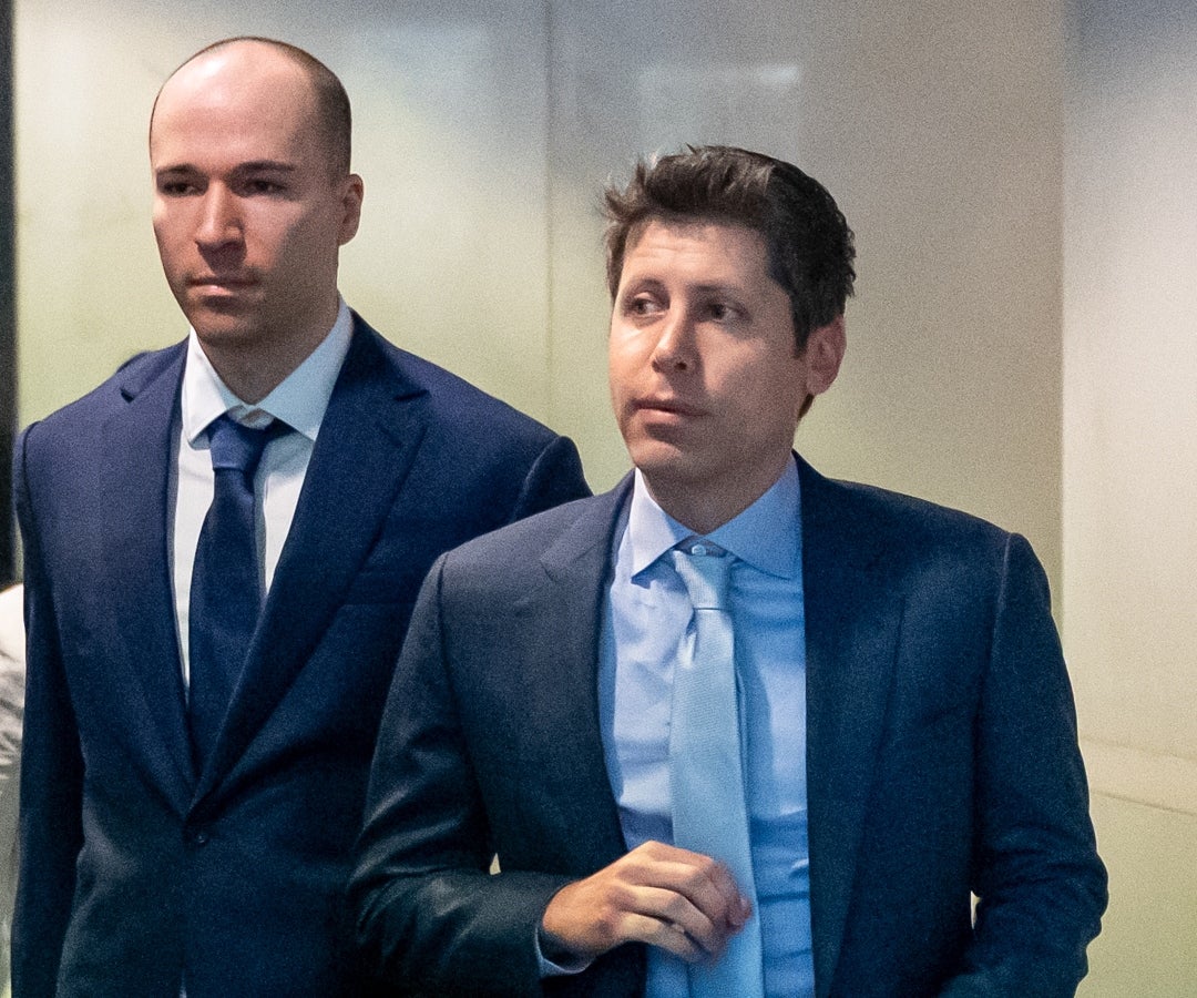 Sam Altman, director ejecutivo y cofundador de OpenAI Inc. (derecha), y Greg Brockman, presidente y cofundador de OpenAI Inc.