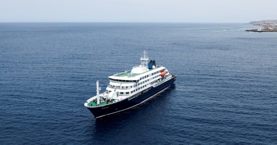 Países europeos envían aviones para evacuar a sus ciudadanos del crucero de hantavirus