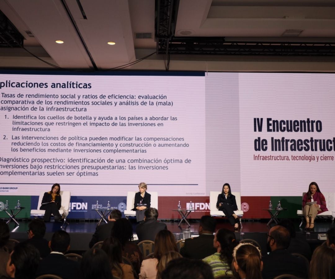De izquierda a derecha María Consuelo Araújo, presidente de la CCI; Marcela Meléndez, directora de Fedesarrollo; y María Fernanda Gómez, directora de contratación y asesora del Grupo Bicentenario