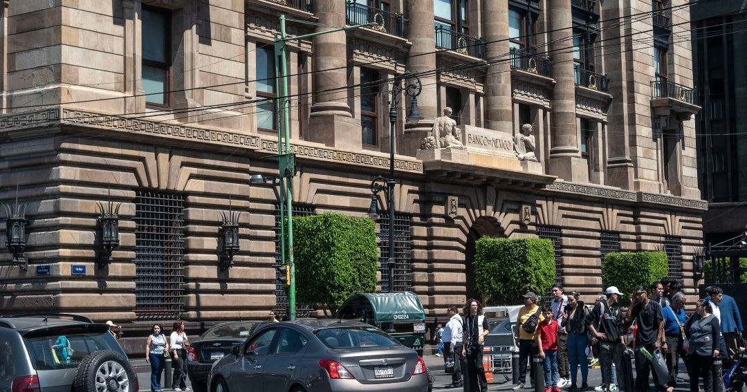Banxico se prepara para la flexibilización monetaria tras contracción de la economía
