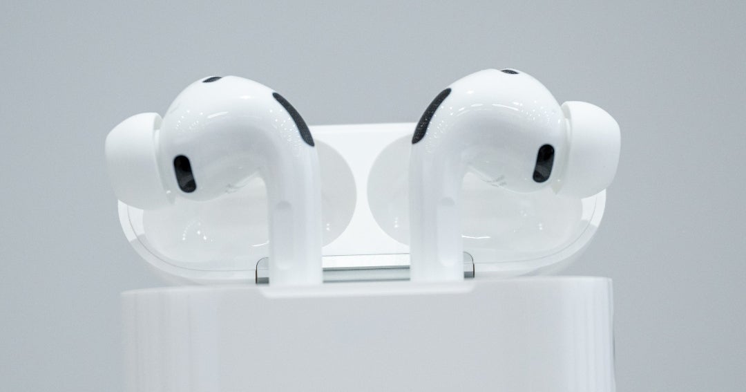 Apple avanza en AirPods con cámaras y funciones de IA en fase final de pruebas
