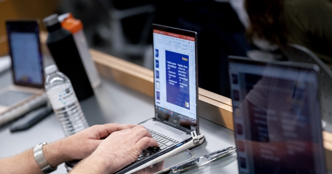 Exámenes finales universitarios se retrasan tras el hackeo de la plataforma en línea Canvas