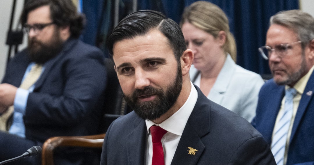 Trump vuelve a nombrar al exdirector de Fema, Hamilton, para dirigir de nuevo a la agencia