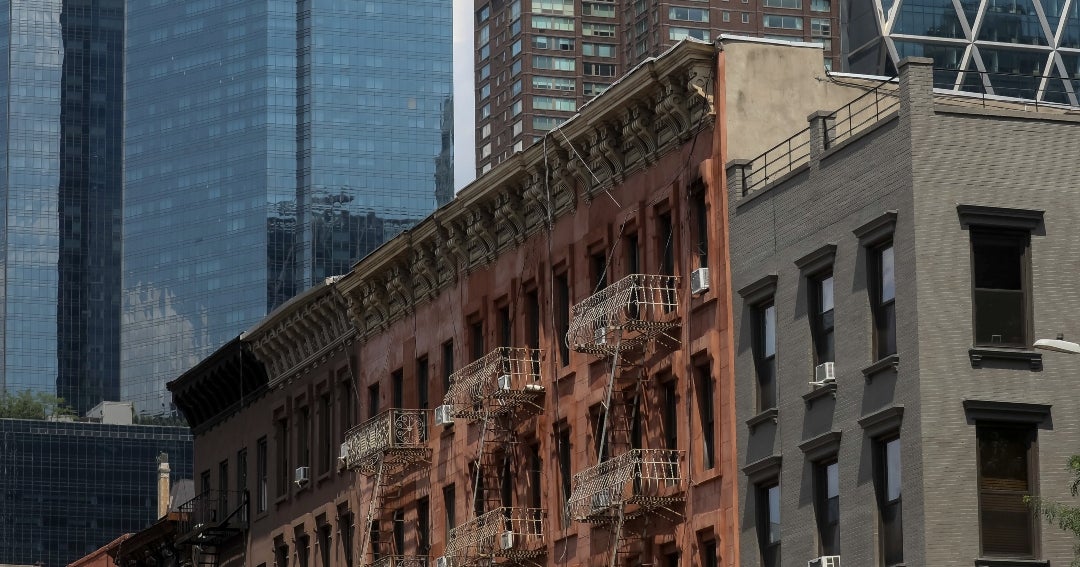 Nueva York alista impuesto a compras de viviendas al contado de más de US$1 millón