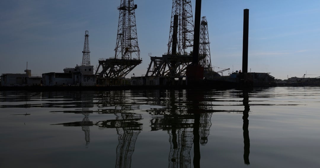 Venezuela quiere que las petroleras generen su propia energía para los proyectos
