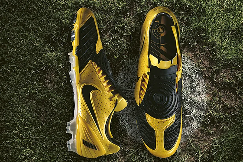 Total 90 Laser II, cuyo primer modelo tuvo en Ronaldinho a su mejor embajador