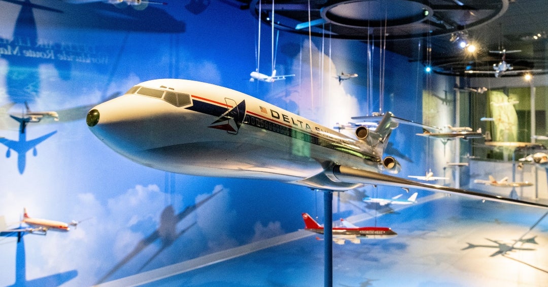 Museo de aerolínea Delta Airlines en Atlanta resalta un siglo de historia en los aires
