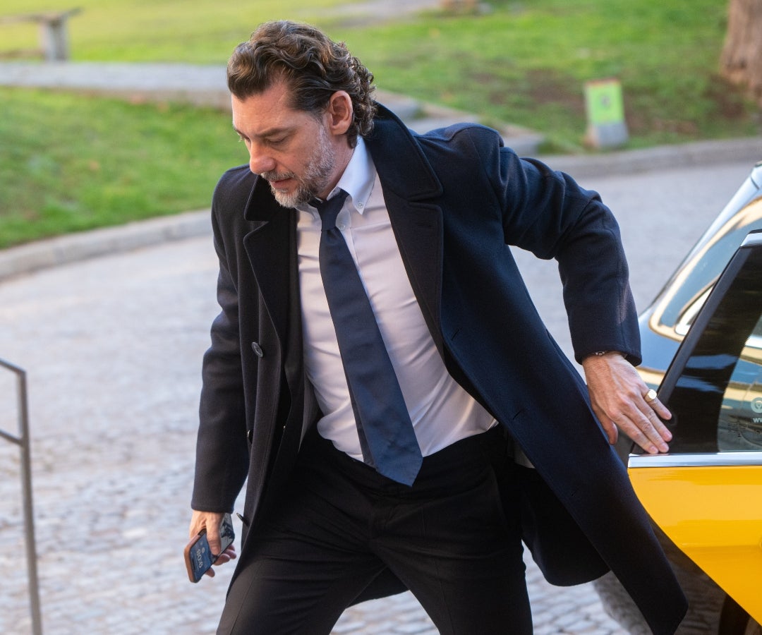 Jonathan Andic asiste al funeral de Isak Andic en 2024.