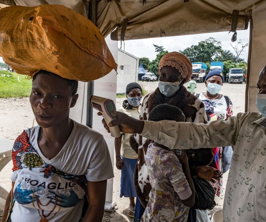OMS emite alerta internacional por brote de ébola en Congo tras 131 fallecidos