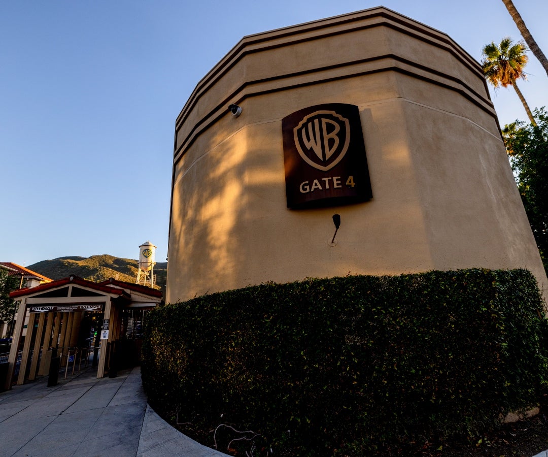 Bancos de Wall Street inician la venta de préstamos vinculada al acuerdo con Warner Bros