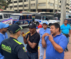 Bloqueos por paro de transportadores en Cali
