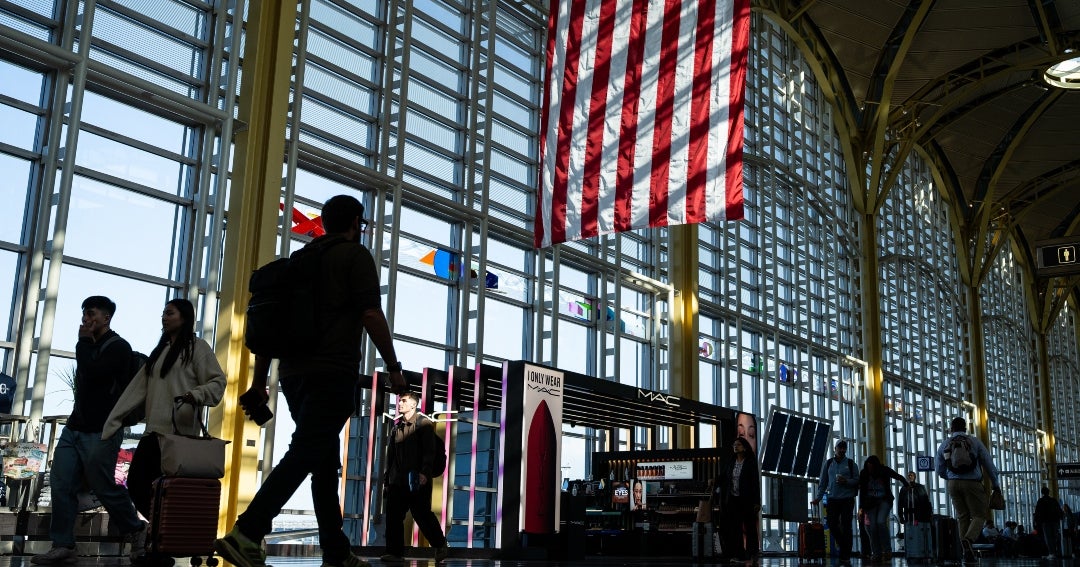Trump obligará a los extranjeros que buscan la residencia regresar a sus países de origen