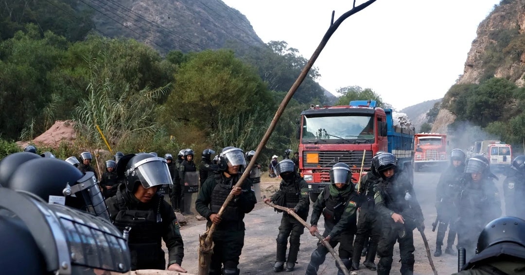 Protestas contra Rodrigo Paz paralizan La Paz y golpean a industrias y hospitales