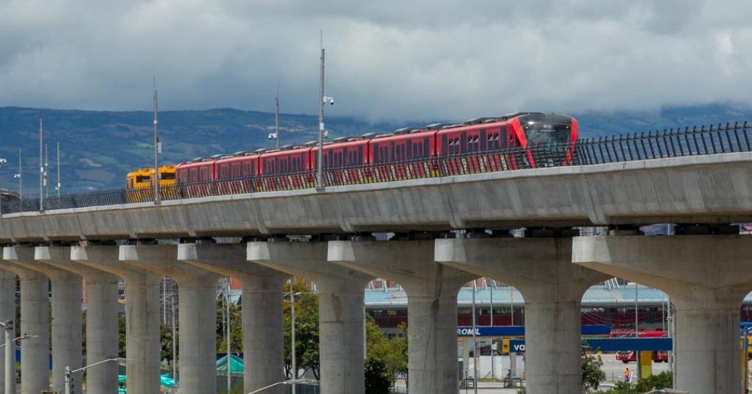 Tren de la Línea 1 del Metro de Bogotá hace su primera prueba saliendo al viaducto