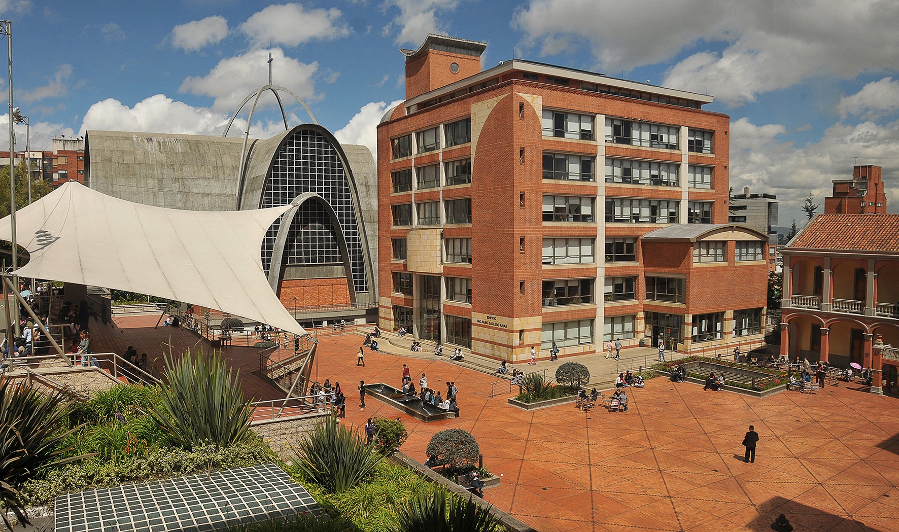 La Universidad incursionó desde 2021 en la educación virtual, que hoy representa 30% de su matrícula actual. Sede de la Universidad de La Salle en Chapinero, Bogotá. 