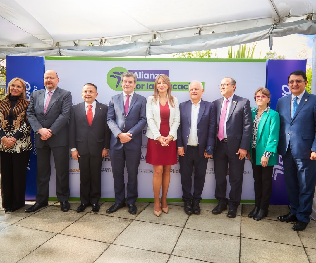 Representantes de las universidades dentro de la alianza se reunieron en noviembre de 2025 para la firma del convenio en un acto público junto a Fincomercio.