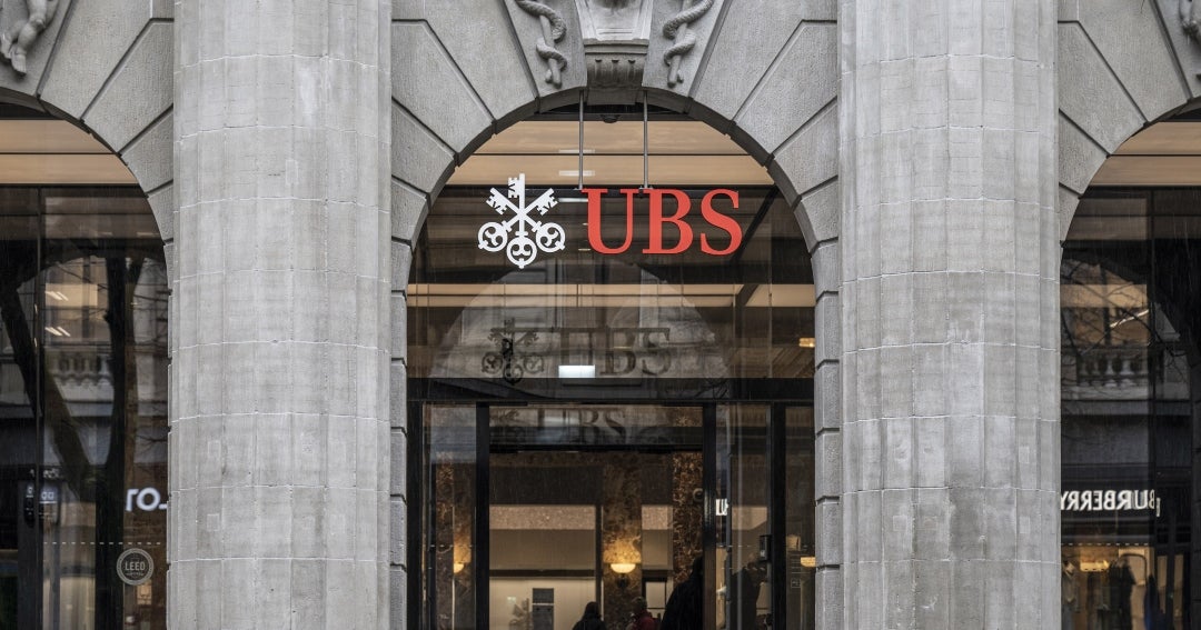 UBS despide a empleados en su último recorte de plantilla tras el acuerdo con Credit Suisse