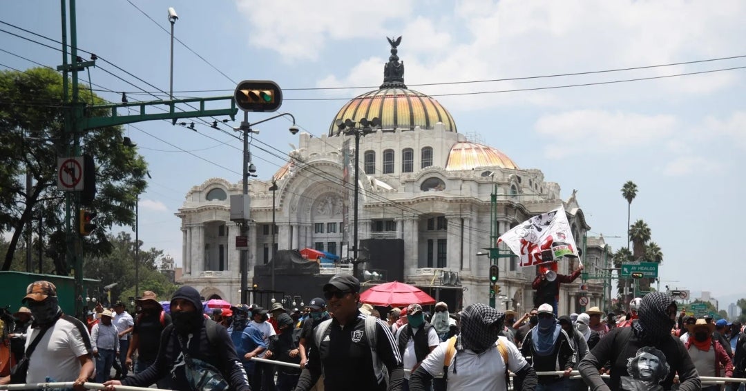 Maestros mexicanos amenazan con interrumpir el Mundial por aumentos salariales