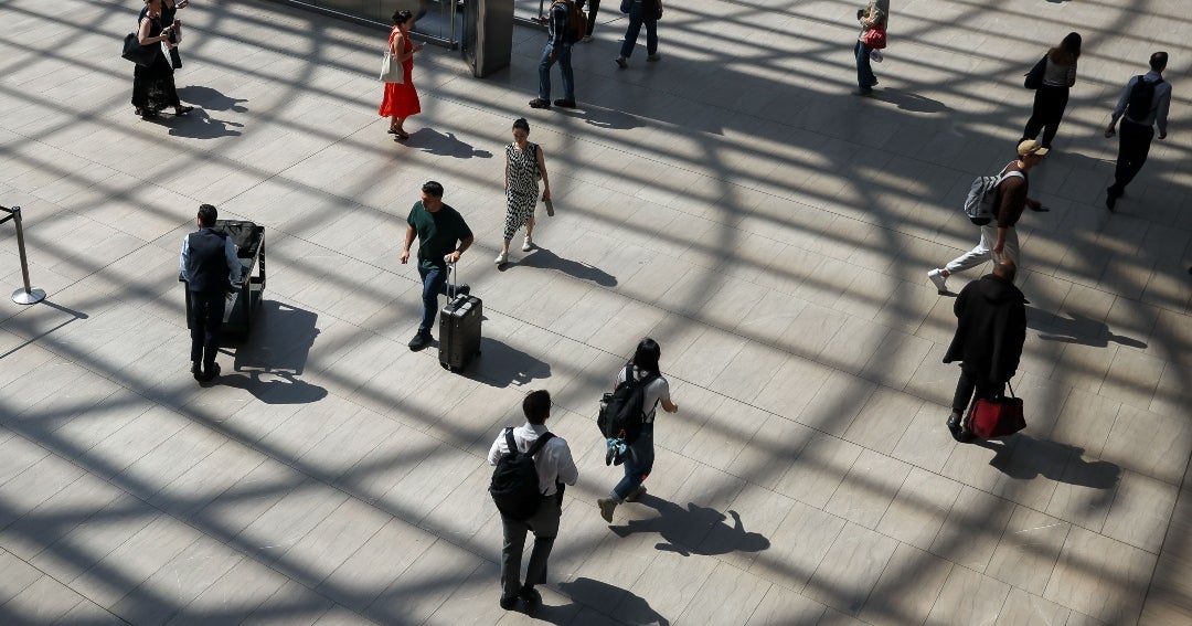 Empleo en EE.UU. supera todos los pronósticos y fortalece las expectativas de alzas de la FED