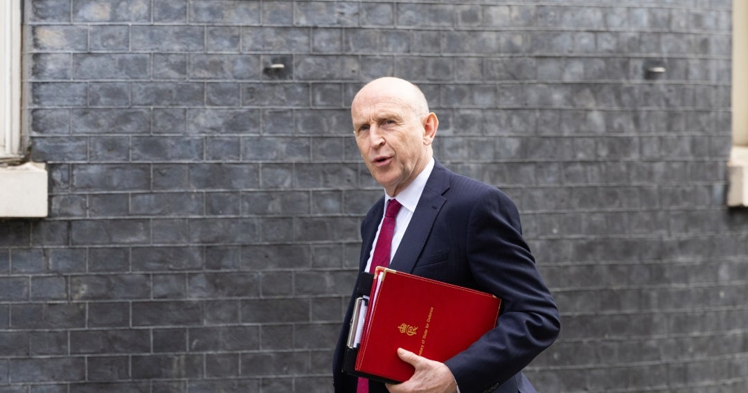 El secretario de Defensa, John Healey, dimite del 