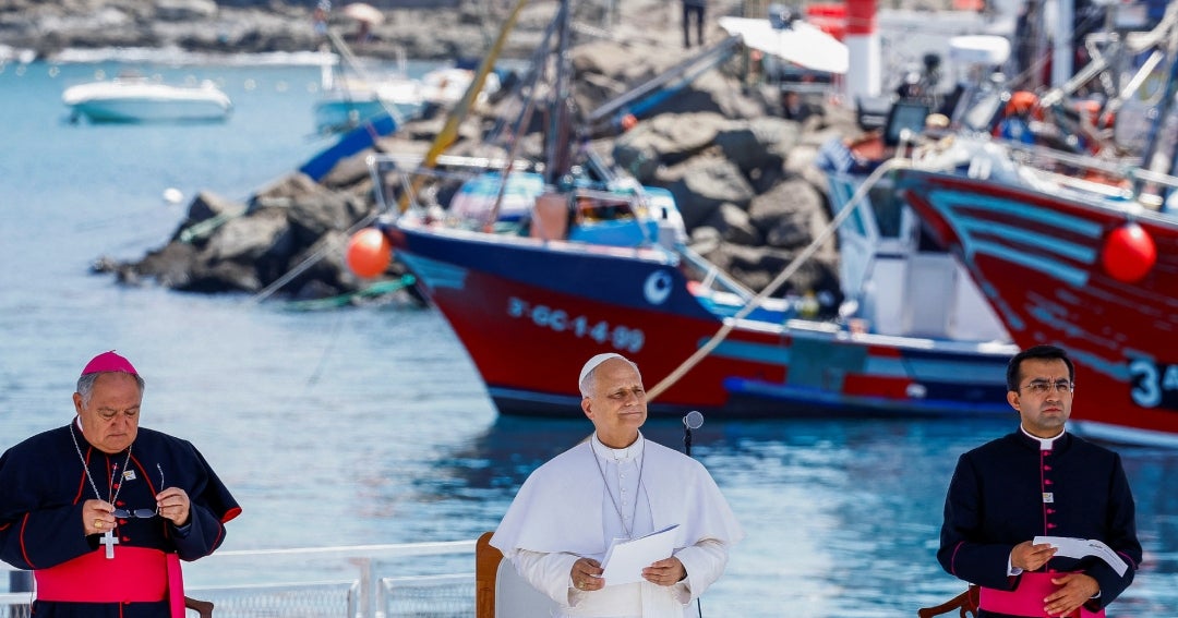 El papa llega a Canarias para reunirse con migrant
