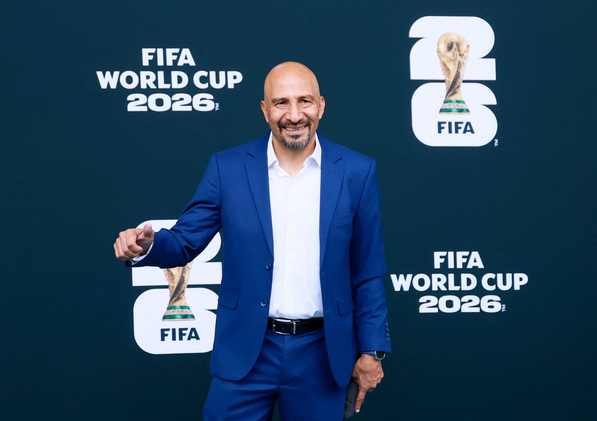 El exfutbolista Óscar Pérez y su llegada antes del partido
