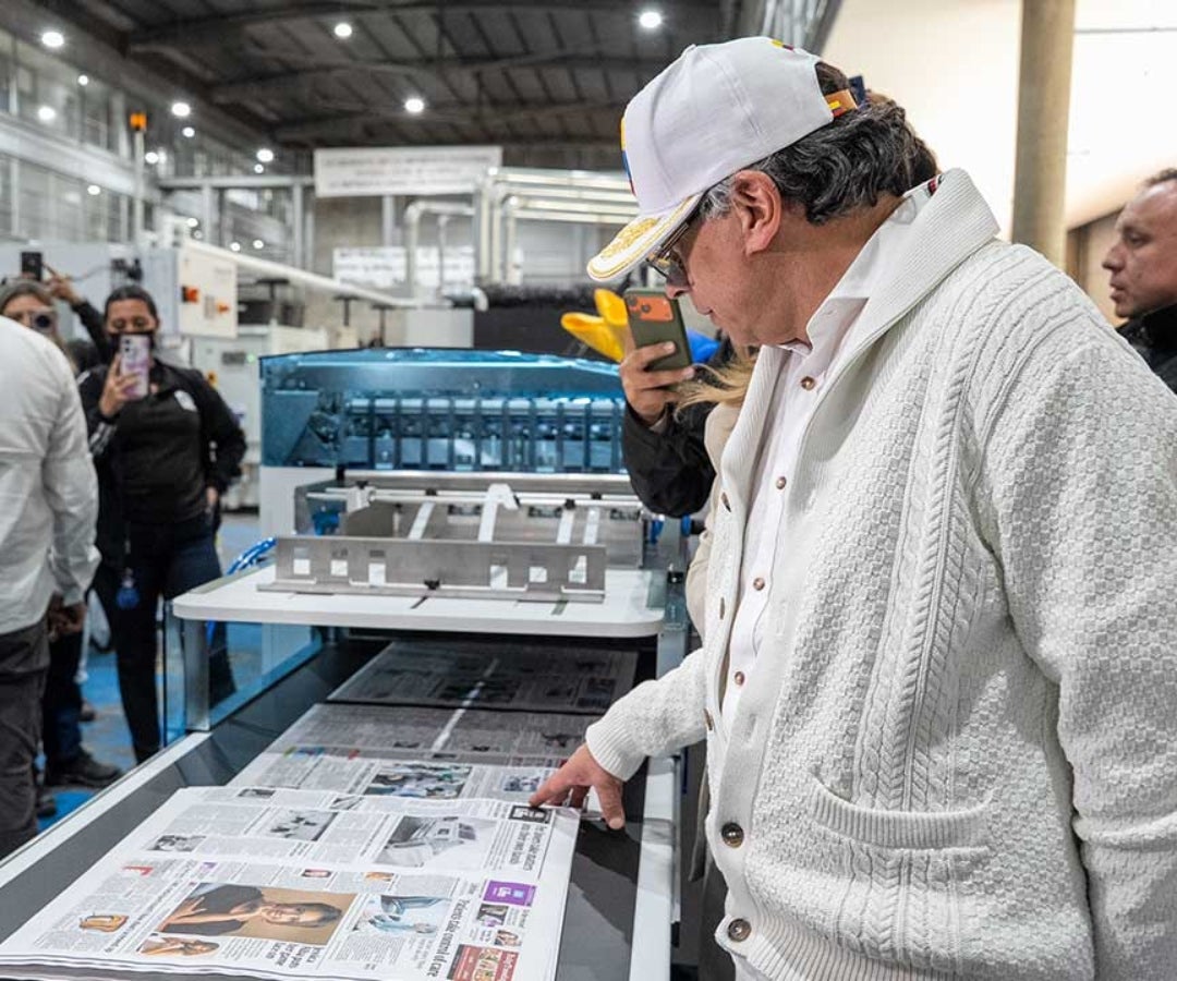 Nueva máquina de rotativa digital que entregó Petro a la Imprenta Nacional