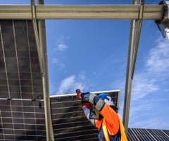 España sopesa la posibilidad de ofrecer ayuda financiera a la industria de la energía solar, que atraviesa dificultades España sopesa la posibilidad de ofrecer ayuda financiera a la industria de la energía solar, que atraviesa dificultades