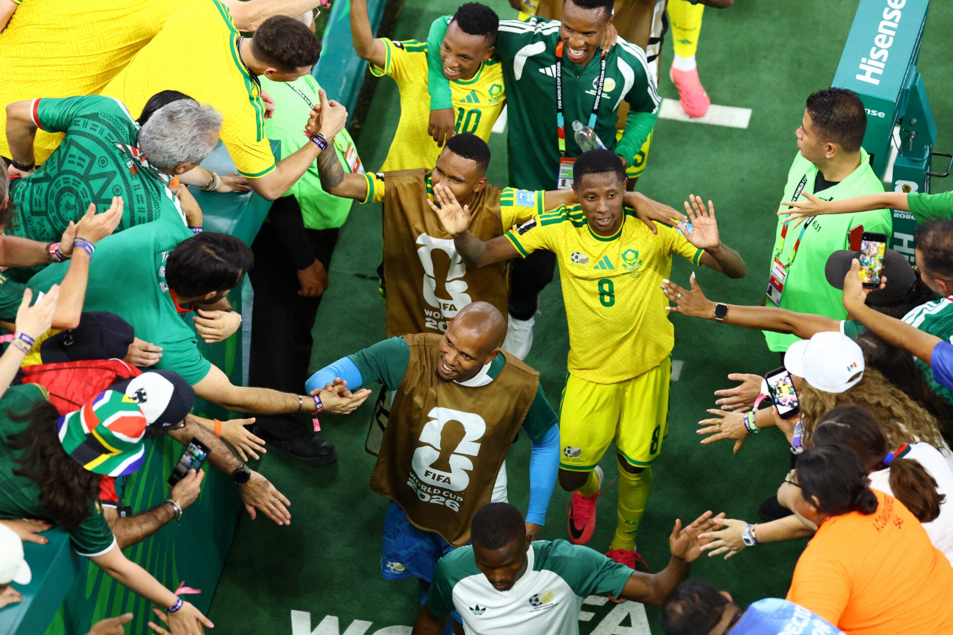 Una Sudáfrica impulsada por la rabia se clasifica por sorpresa para dieciseisavos del Mundial