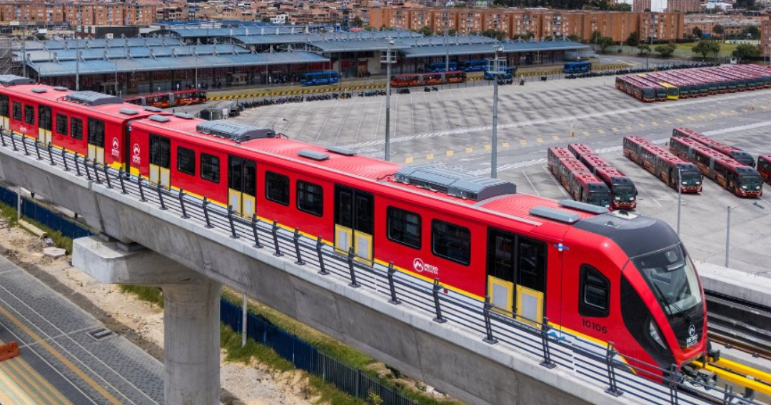 Deux trains du métro ont parcouru ensemble le viaduc de la Ligne 1 lors des essais