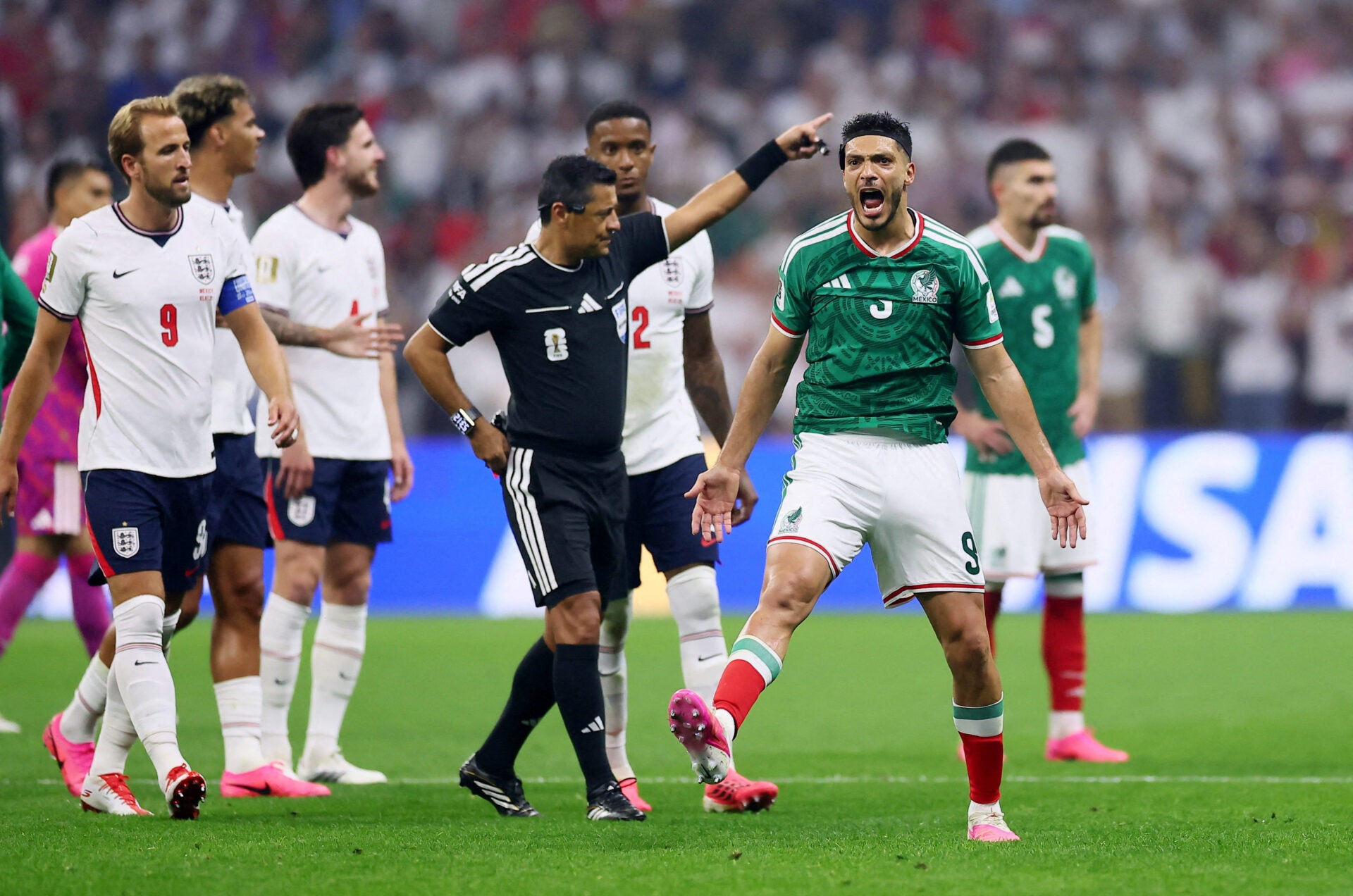 Políticos británicos solicitan a Fifa una exención de sanción para Quansah y agudizan la polémica