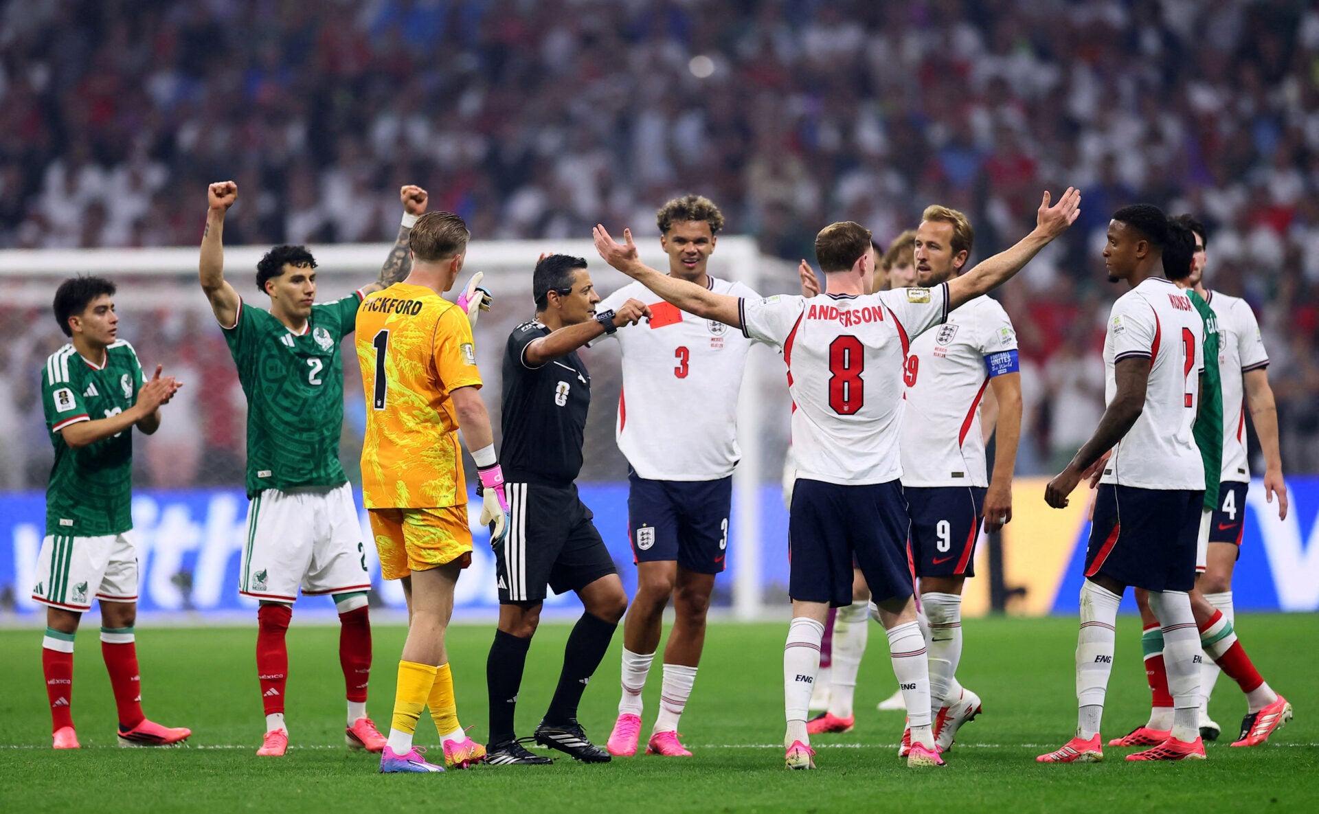 Políticos británicos solicitan a Fifa una exención de sanción para Quansah y agudizan la polémica