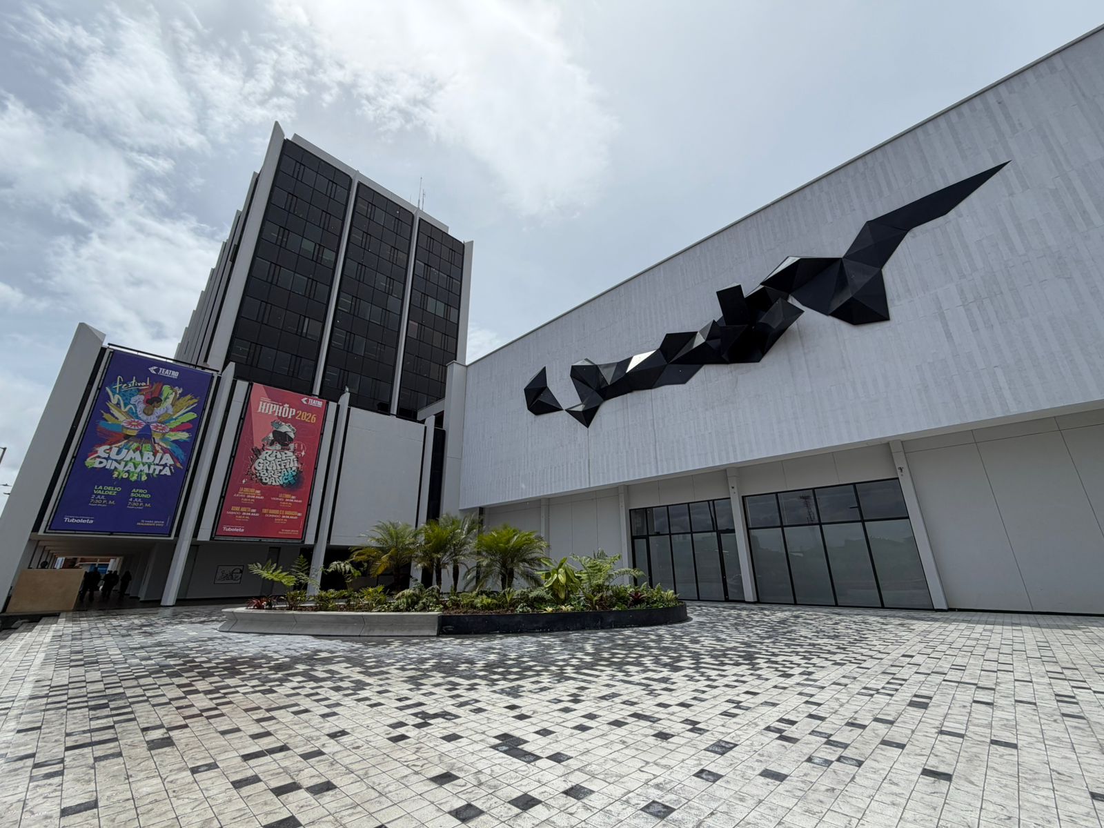 Colsubsidio instala obra del maestro Carlos Rojas