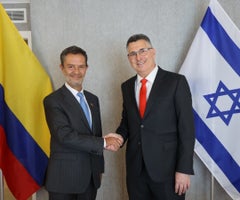 Omar Bula, canciller de Colombia; y Gideon Sa'ar, ministro de Asuntos Exteriores de Israel Omar Bula, canciller de Colombia; y Gideon Sa'ar, ministro de Asuntos Exteriores de Israel