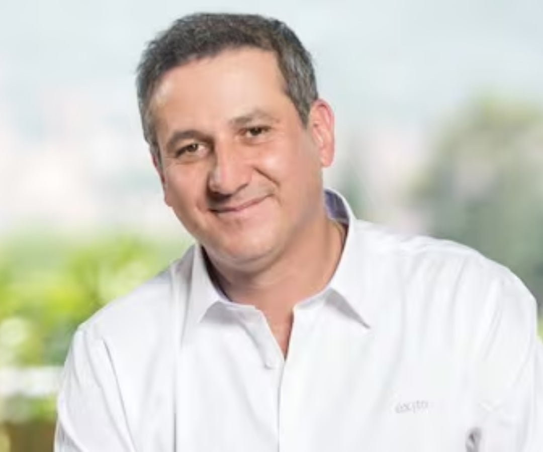 Jorge Jaller es un abogado con un magíster en Administración de Empresas y una especialización en Derecho Laboral