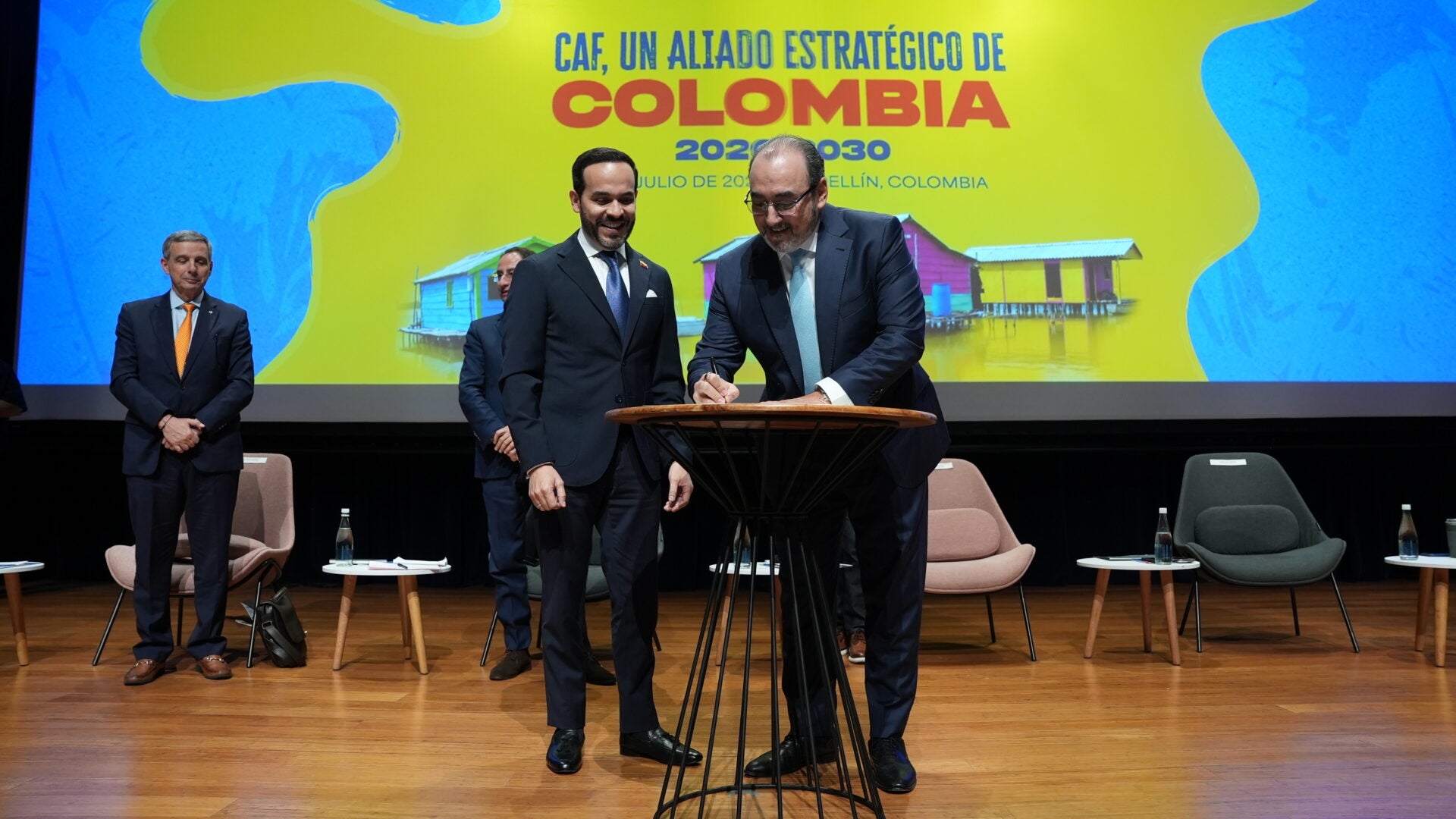 Abelardo de la Espriella, presidente electo; y Sergio Díaz-Granados, presidente del CAF