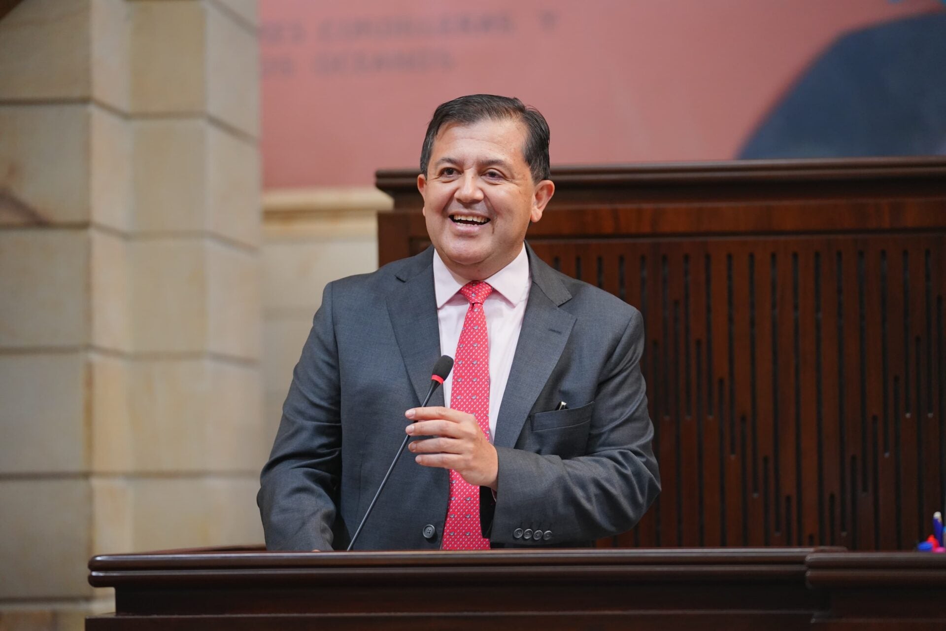 Andrés Castro Franco, aspirante a contralor