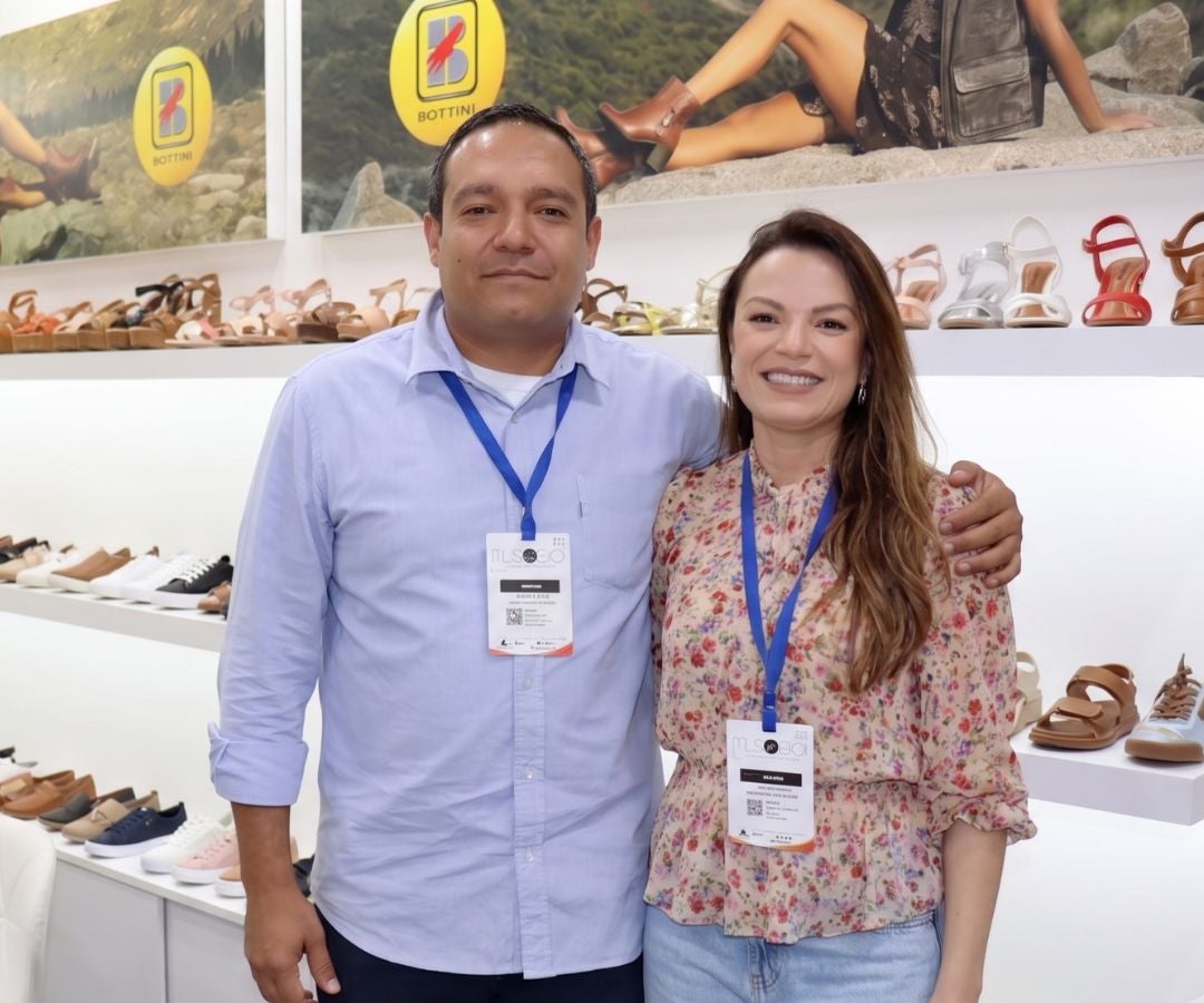 Diego Quintero y Paulina Klen, representantes de Bottero, en el estand de la marca durante Ifls + Eici 2026.
