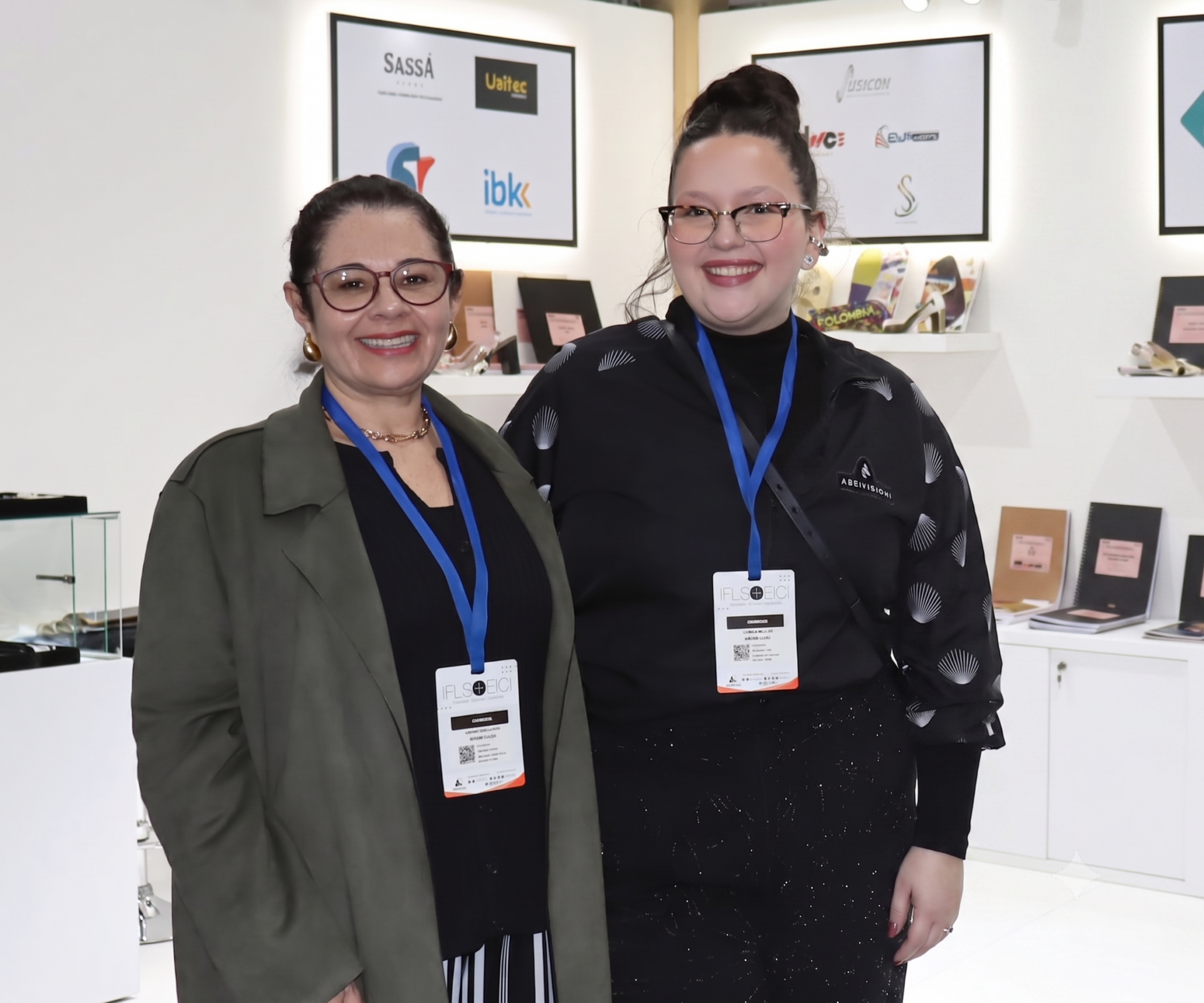 De Assintecal: Vania Strepeckes, representante para mercados internacionales, y Camila Muller, analista de eventos internacionales